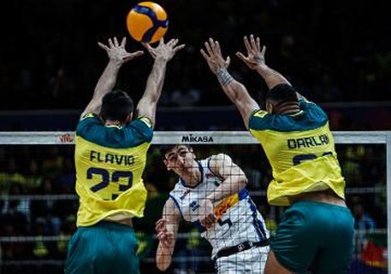 Seleção brasileira de vôlei perde da Itália na Liga das Nações com erro decisivo da arbitragem