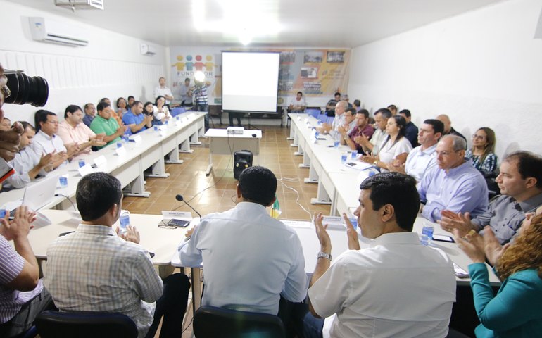 Prefeitos alagoanos definem fim de lixões até dezembro deste ano