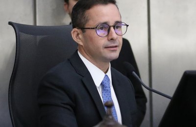 Bruno Toledo parabeniza Cajueiro pelos 66 anos de emancipação política