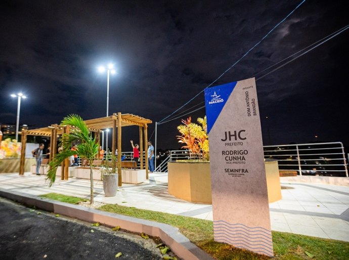 JHC entrega Mirante Dom Antônio Brandão e anuncia Rota dos Mirantes em Maceió