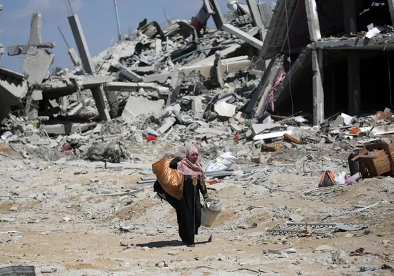 Bombardeio israelense em Gaza mata oito pessoas da mesma família e fere outras sete