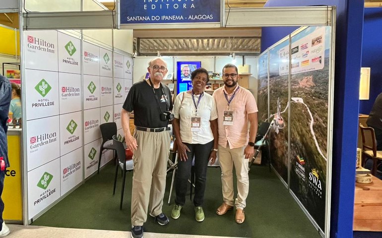 Academia Peregrina de Letras marca presença na 11ª Bienal Internacional do Livro de Alagoas