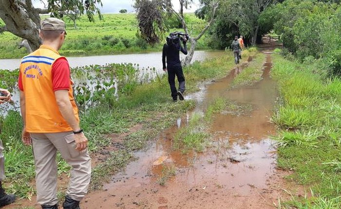 Técnicos estiveram vistoriando as áreas atingidas pelo rompimento da barragem