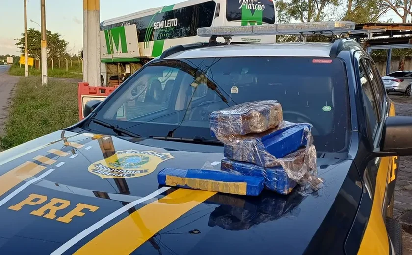 PRF prende homem com 12 kg de maconha em ônibus interestadual no interior de Alagoas