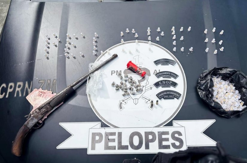 PM flagra tráfico e apreende drogas e arma de fogo em União dos Palmares