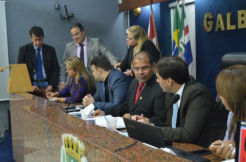 Câmara derruba vetos do Executivo e libera bebida alcoólica nos estádios