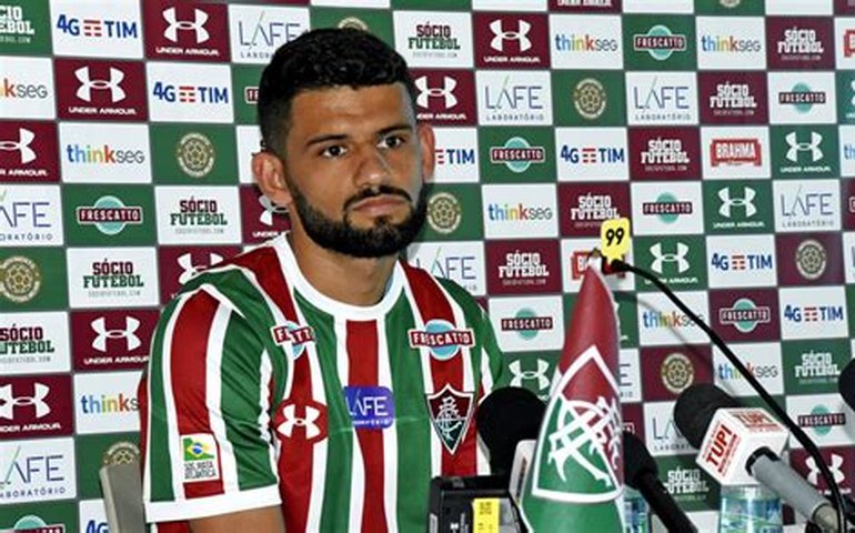 Suspensos, Jadson e Airton desfalcarão o Fluminense contra o Grêmio no sábado