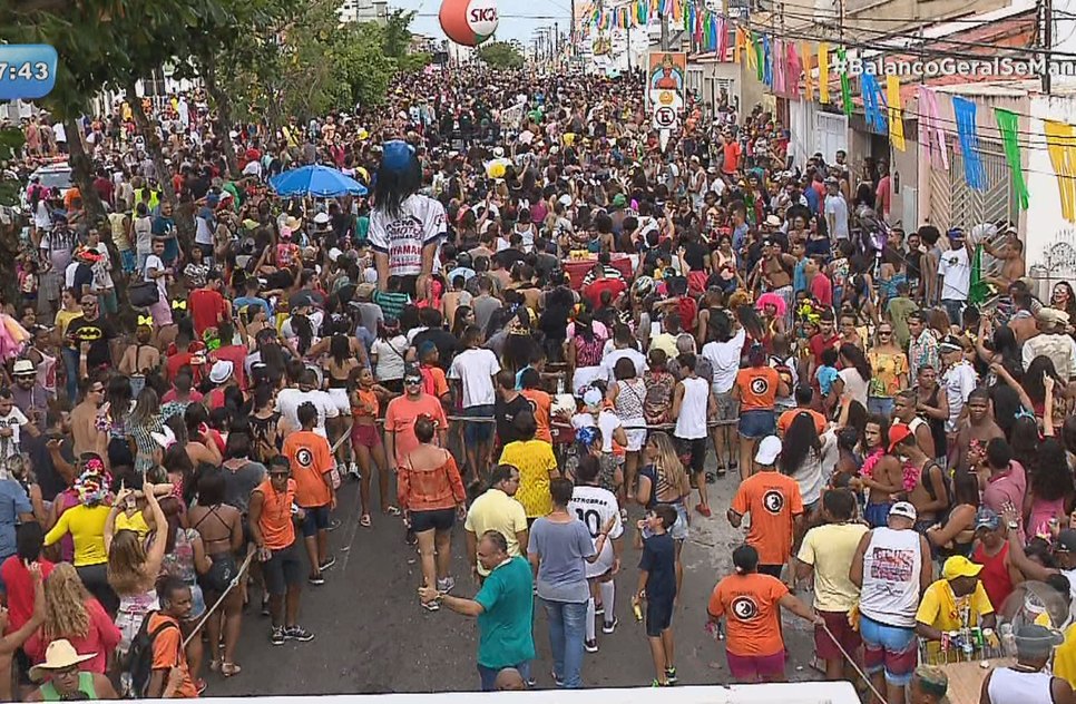 Último dia de cortejo do Rasgadinho atrai multidão em Aracaju