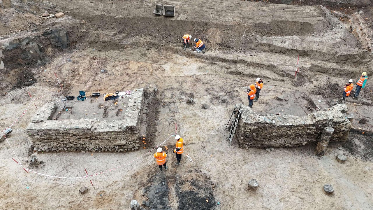 Banho romano privado excepcional é encontrado na torre de palácio imperial na Sérvia
