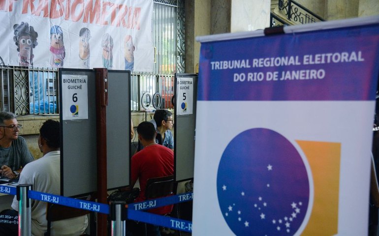 TRE-RJ faz plantão para regularizar situação de eleitores