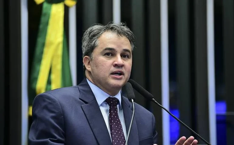 Presidente da CMO, Efraim Filho exalta conexão com deputados e relator do orçamento