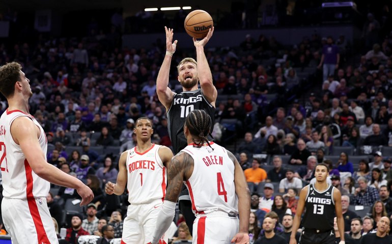 Sabonis brilha e comanda a vitória do Sacramento Kings sobre Houston Rockets