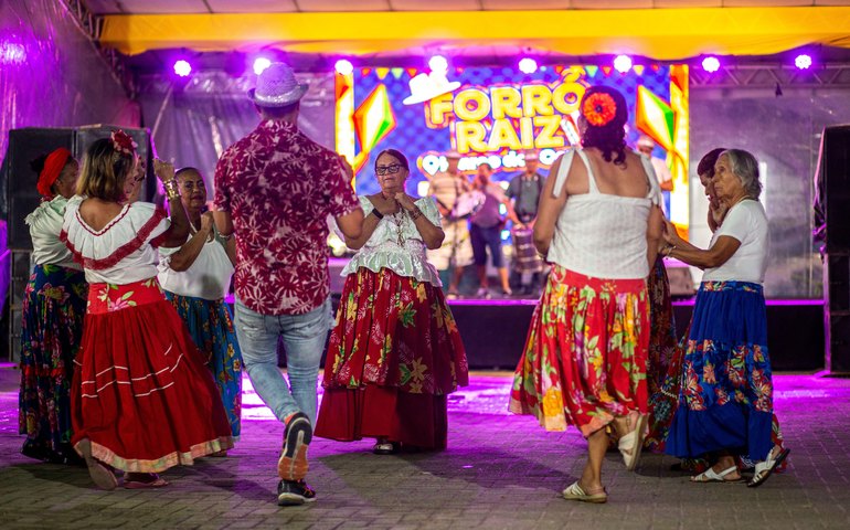 Forró Raiz movimenta orla da Ponta Verde e traz mais atrações nesta sexta-feira(7)