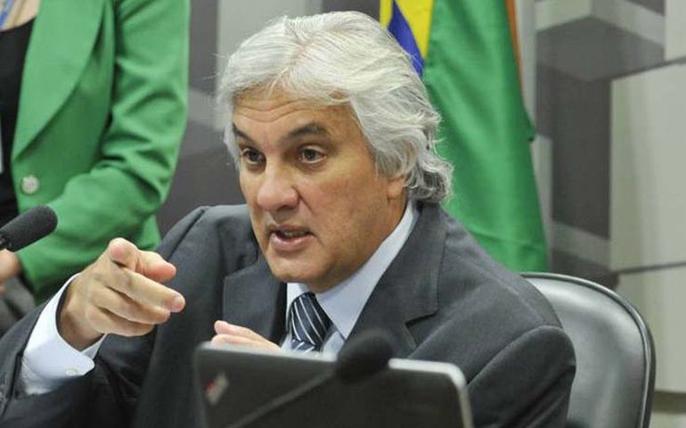 Tucanos tentarão pressionar Delcídio por afirmações sobre Aécio