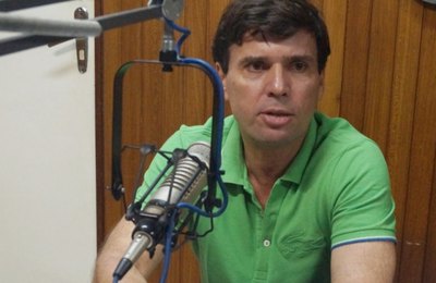 Prefeito de Penedo anuncia reajuste de 7,64 % para professores da rede municipal