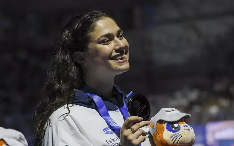 Nadadoras italianas são suspensas por furtar cosméticos