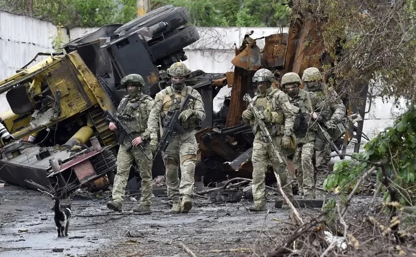 Vídeo: Soldado russo pula de 'tanque kamikaze' momentos antes de explosão, na Ucrânia