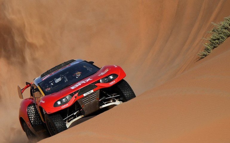 Loeb vence a 6ª etapa seguida do Rally Dakar, mas Al-Attiyah fica perto do título