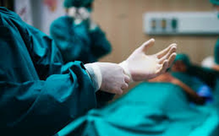 Dismorfia corporal: '20% das pessoas atendidas por cirurgiões plásticos e dermatologistas têm o problema', diz psiquiatra