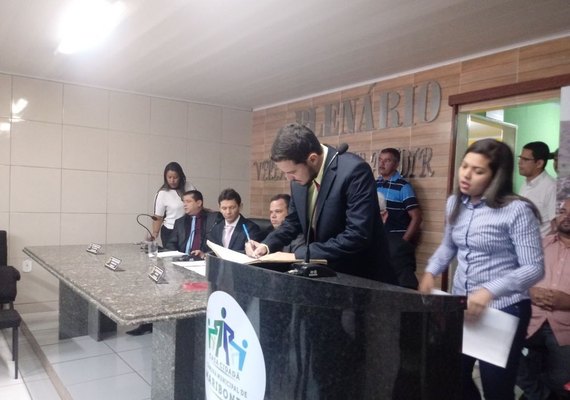 Vice assume prefeitura de Maribondo, AL, após prefeito preso ser licenciado