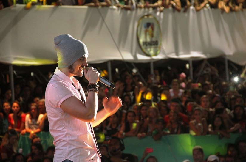 Luan Santana sacode multidão na festa de Bom Jesus de Penedo