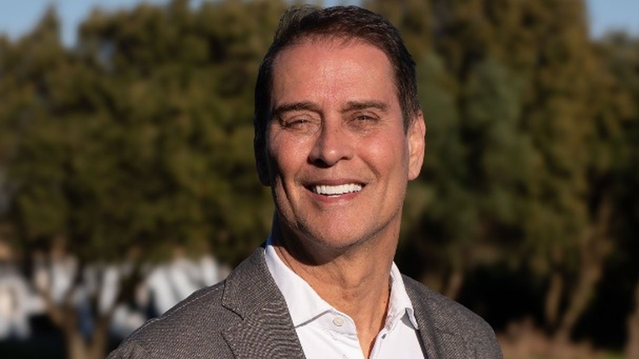 Lembra dele? Afastado das novelas e com outra profissão, Marcello Anthony abre novo negócio
