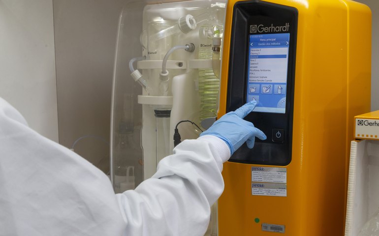 Com laboratório especializado, Tecpar aumenta análises sobre presença de metanol em bebidas