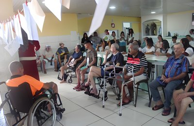 PCJE promove encontro entre jovens e idosos no Abrigo São Vicente de Paulo