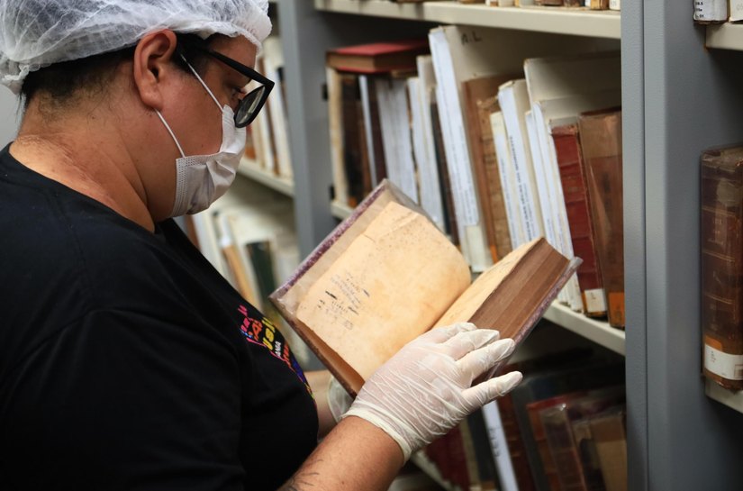 Secult e Ufal unem tecnologia e memória na digitalização de obras raras da Biblioteca Pública Estadual