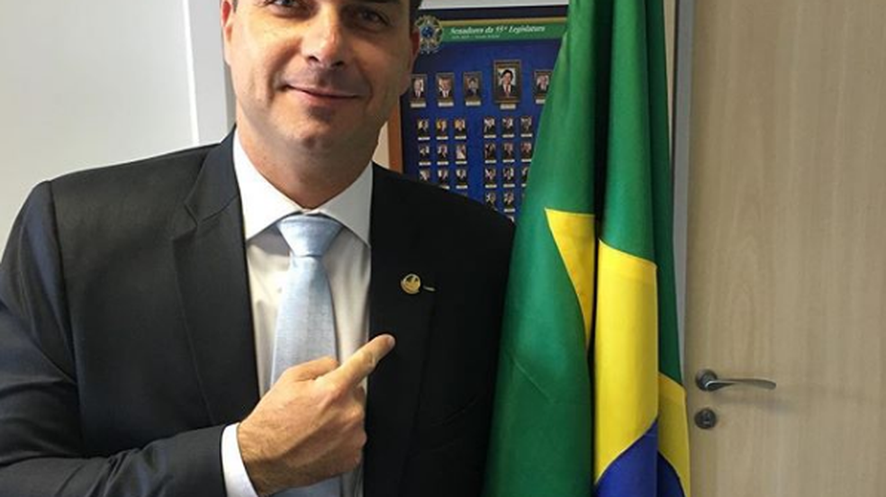 MP-RJ diz que Flávio ‘lavou’ R$ 638 mil em compra de imóveis