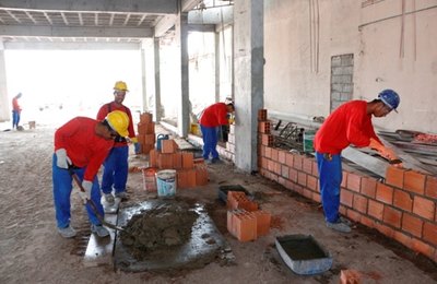Obra do Hospital da Mulher gera mais de 100 empregos diretos em Maceió 