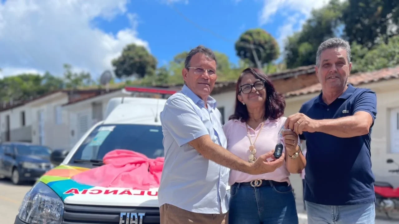 Prefeitura de Branquinha abre Outubro Rosa com mutirão de saúde e entrega de nova ambulância