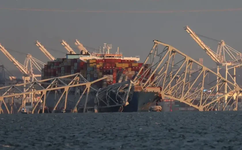 Tripulação de navio que colidiu com ponte nos EUA está presa há mais de um mês na embarcação: 'Onda de ansiedade'