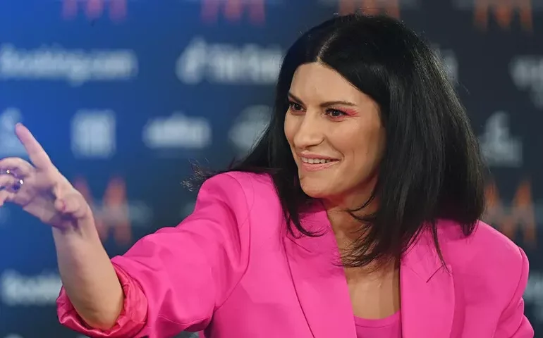 Laura Pausini anuncia primeiro show em estádio no Brasil