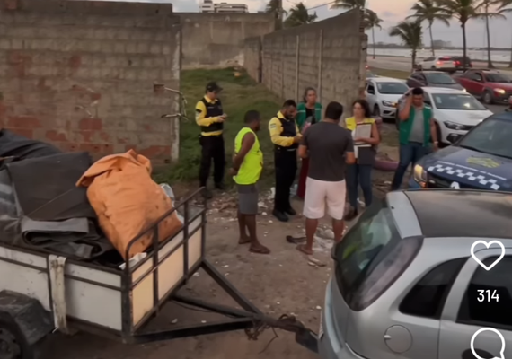 Alurb flagra descarte irregular em ponto crônico de lixo no bairro do Prado