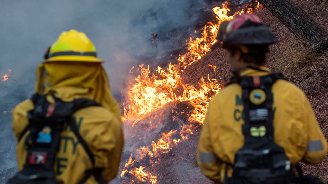 Ventos fortes intensificam incêndios em Los Angeles