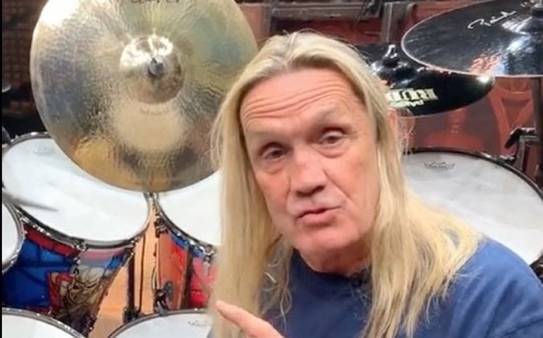 Baterista do Iron Maiden revela que sofreu um AVC que deixou lado direito do corpo paralisado