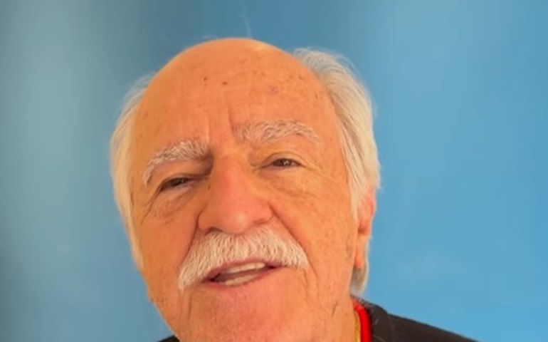 Ary Fontoura tranquiliza fãs pelas redes sociais após passar por cirurgia no olho