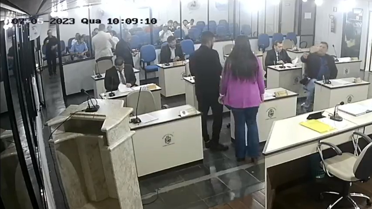 Câmara de Vereadores em Palmeira volta do recesso, mas sessão é encerrada por falta de quórum