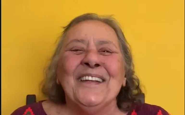 Morre Teuda Bara, uma das fundadoras do Grupo Galpão, aos 84 anos