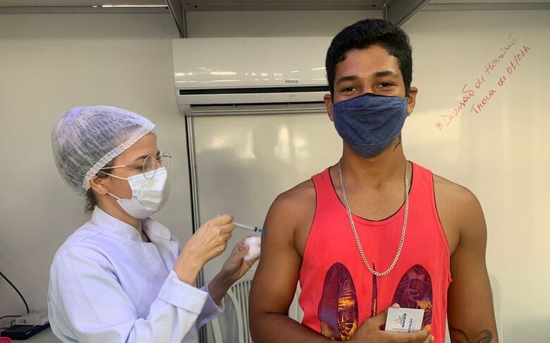 Mais de 16 mil adolescentes completaram a vacinação contra a Covid-19 em Maceió
