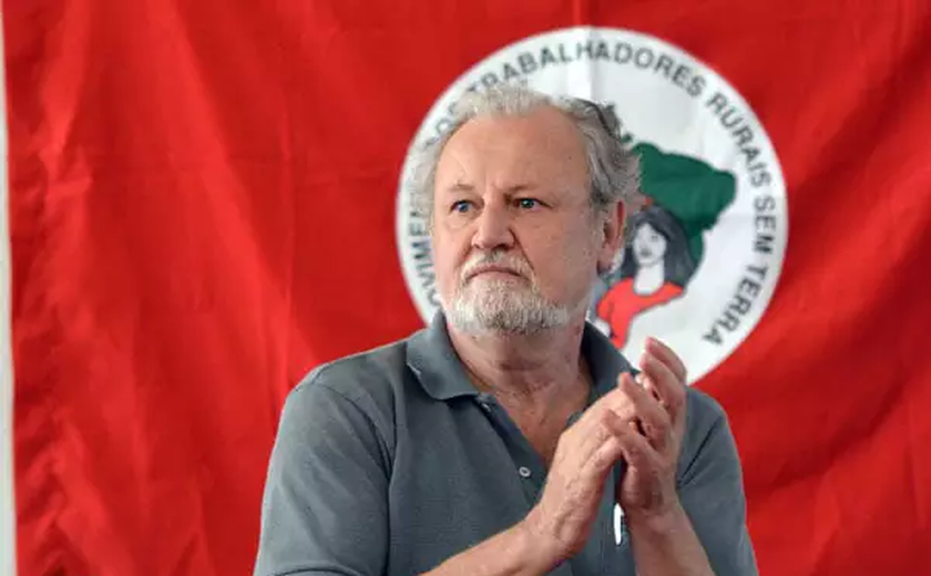 Alfredo Gaspar e grupo de deputados apresentam notícia-crime contra líder do MST