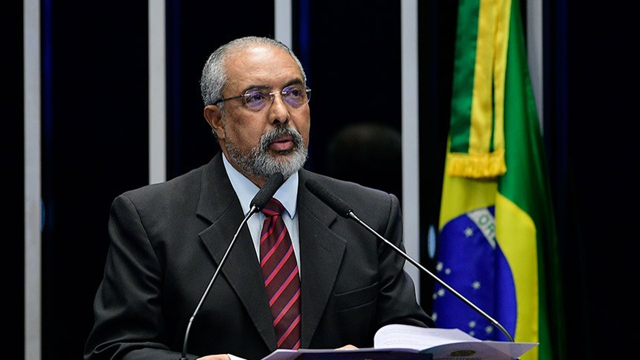 Paim celebra proposta que torna política de cotas permanente
