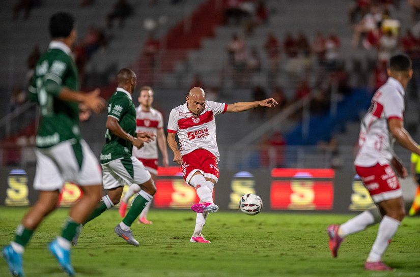 CRB sai atrás e busca empate contra Goiás na estreia de Fábio Matias: 2 a 2