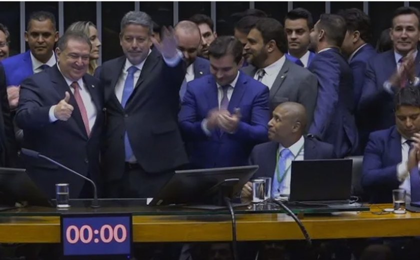 Arthur Lira é reeleito com votação recorde