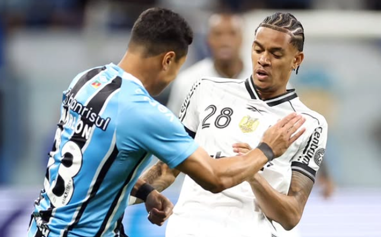 Botafogo sai na frente, mas Grêmio empata com pênalti polêmico em jogo atrasado do Brasileiro