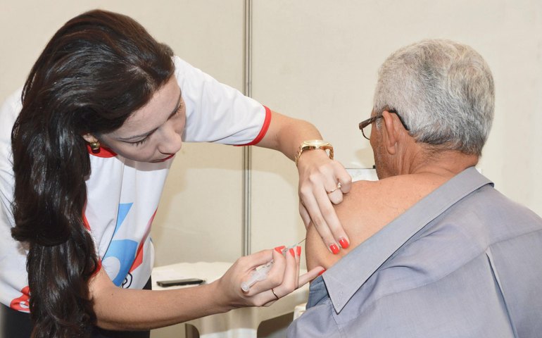 Vacinação contra a Covid-19 passa a ser anual para crianças e grupos prioritários a partir de 2024