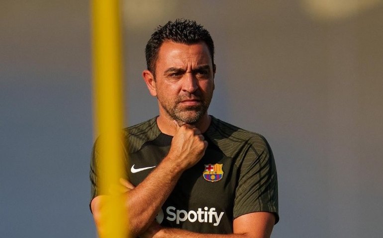 Xavi pede 'jogo da vida' ao Barcelona diante do PSG por vaga na semi da Liga dos Campeões