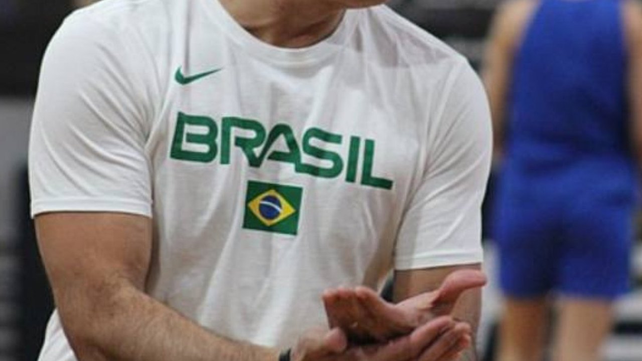 José Neto fecha com equipe masculina de Angola, mas continua na seleção feminina