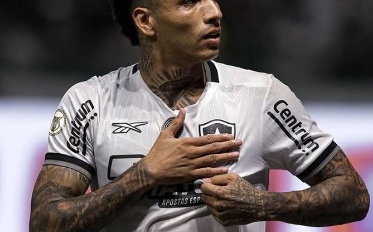 Igor Jesus, ex-Botafogo, comemora nascimento do primeiro filho à distância